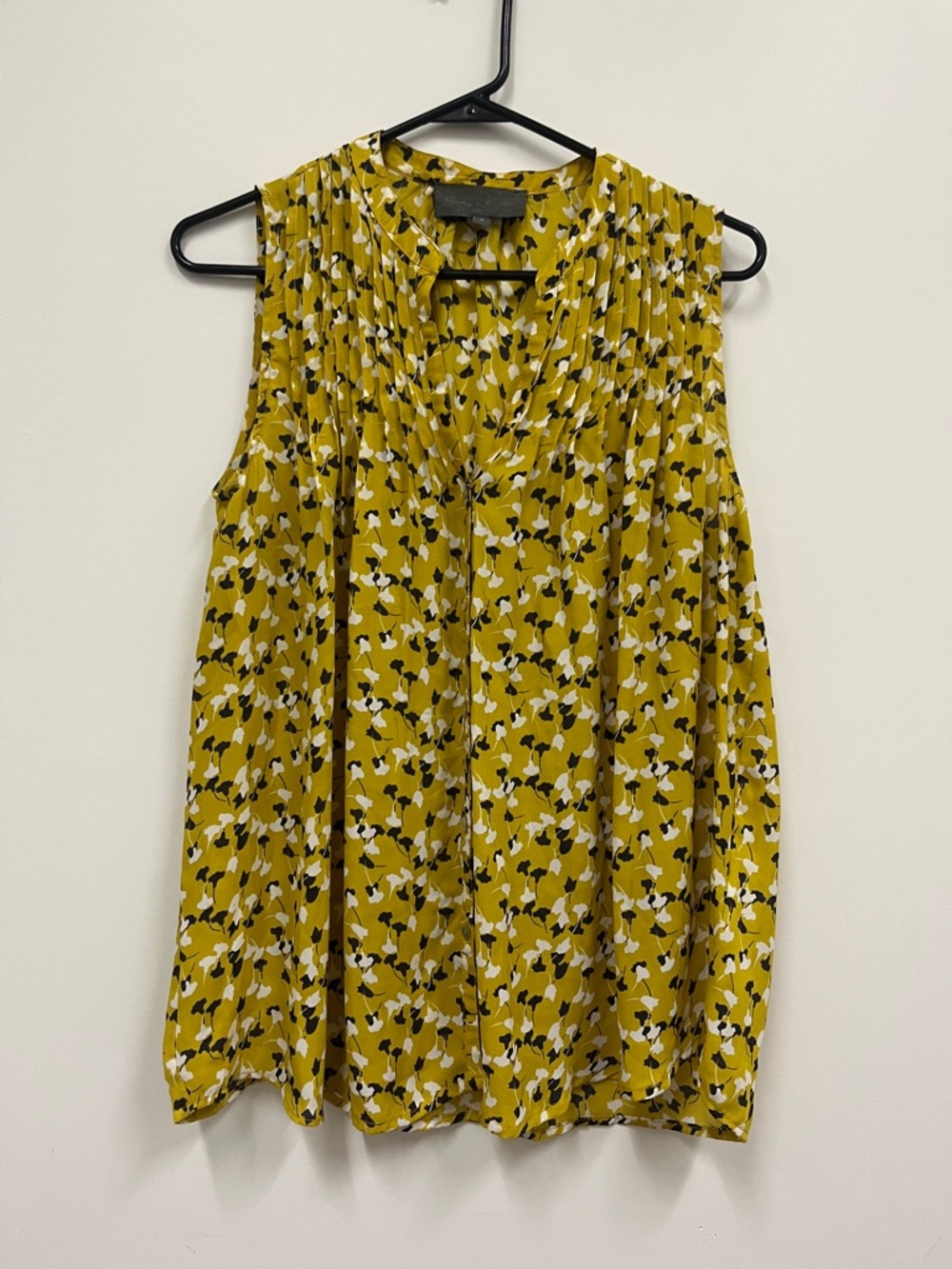 Anthropologie brand Sunday in Brooklyn sleeveless floral blouse size M